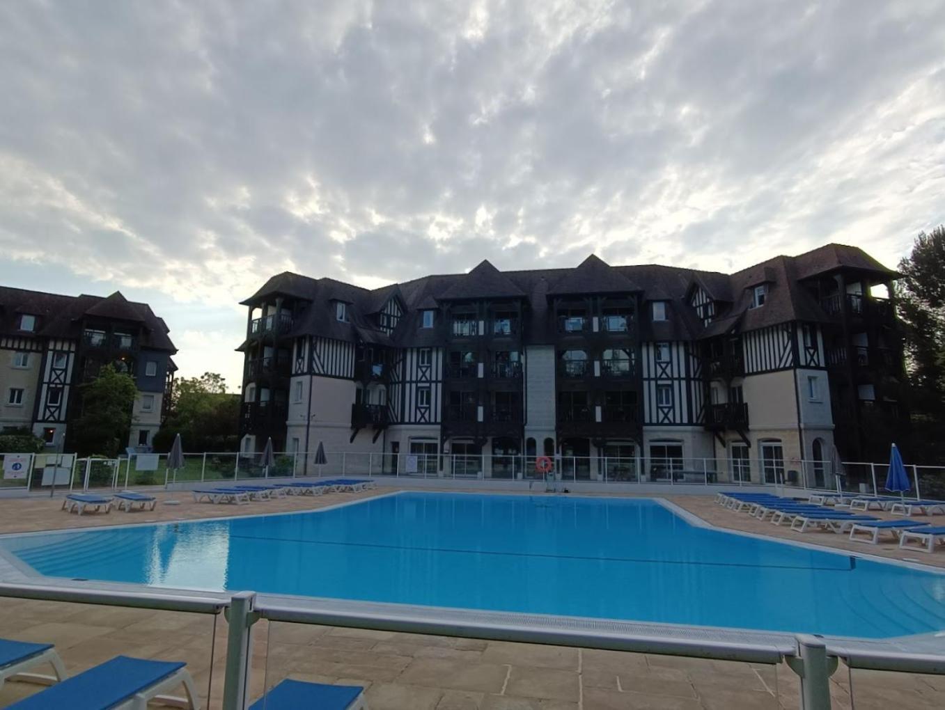Appart 2 Chambres Piscine Chez Rox - Residence Du Golf Deauville Eksteriør bilde